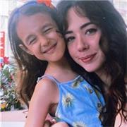 Laureanda in Lettere impartisce lezioni di letteratura , storia , geografia , arte , grammatica